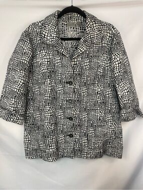 Chicos vintage black and white 3/4 sleeve jacket. Medium weight.
